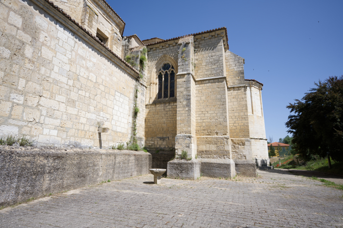 Cabecera exterior con la capilla de los Vega de la iglesia del monasterio de la Espina